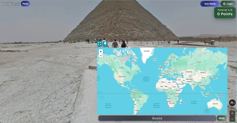 WorldGuessr mitten in der Runde an den Pyramiden von Gizeh, mit geöffneter Tipp-Karte